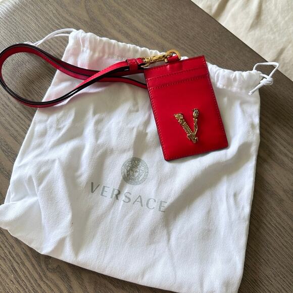 VERSACE Virtus Lanyard Red Leather Gold Barocco V Logo ID Card Case - NIB - Picture 9 of 11